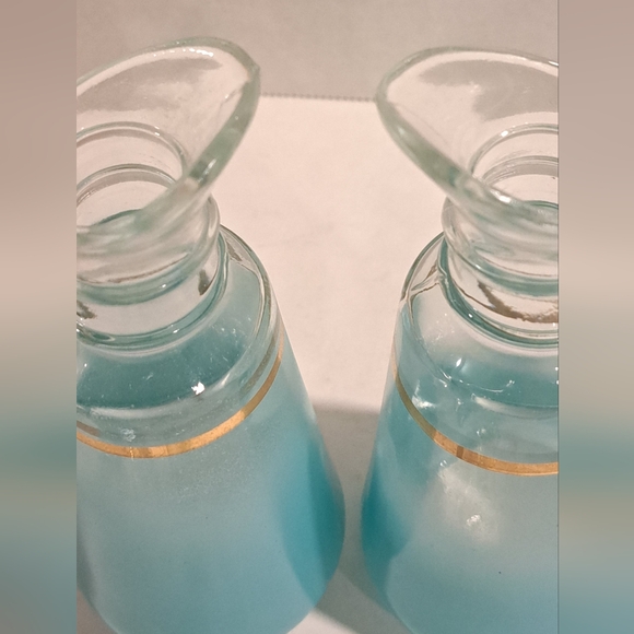 Vintage set of Anchor Hocking Blendo oil and vinegar dispensers. - Picture 5 of 15